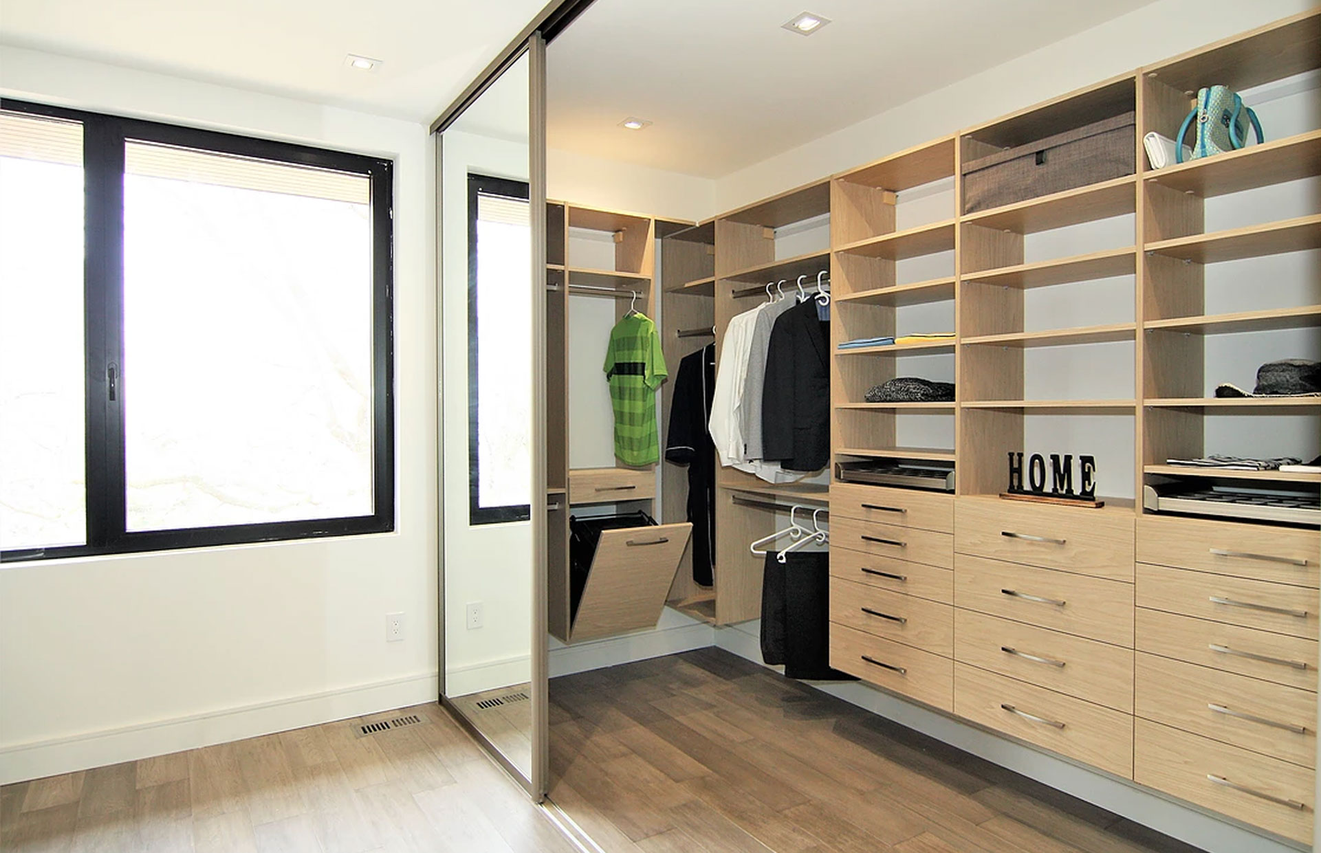 custom-closet-bg-gray